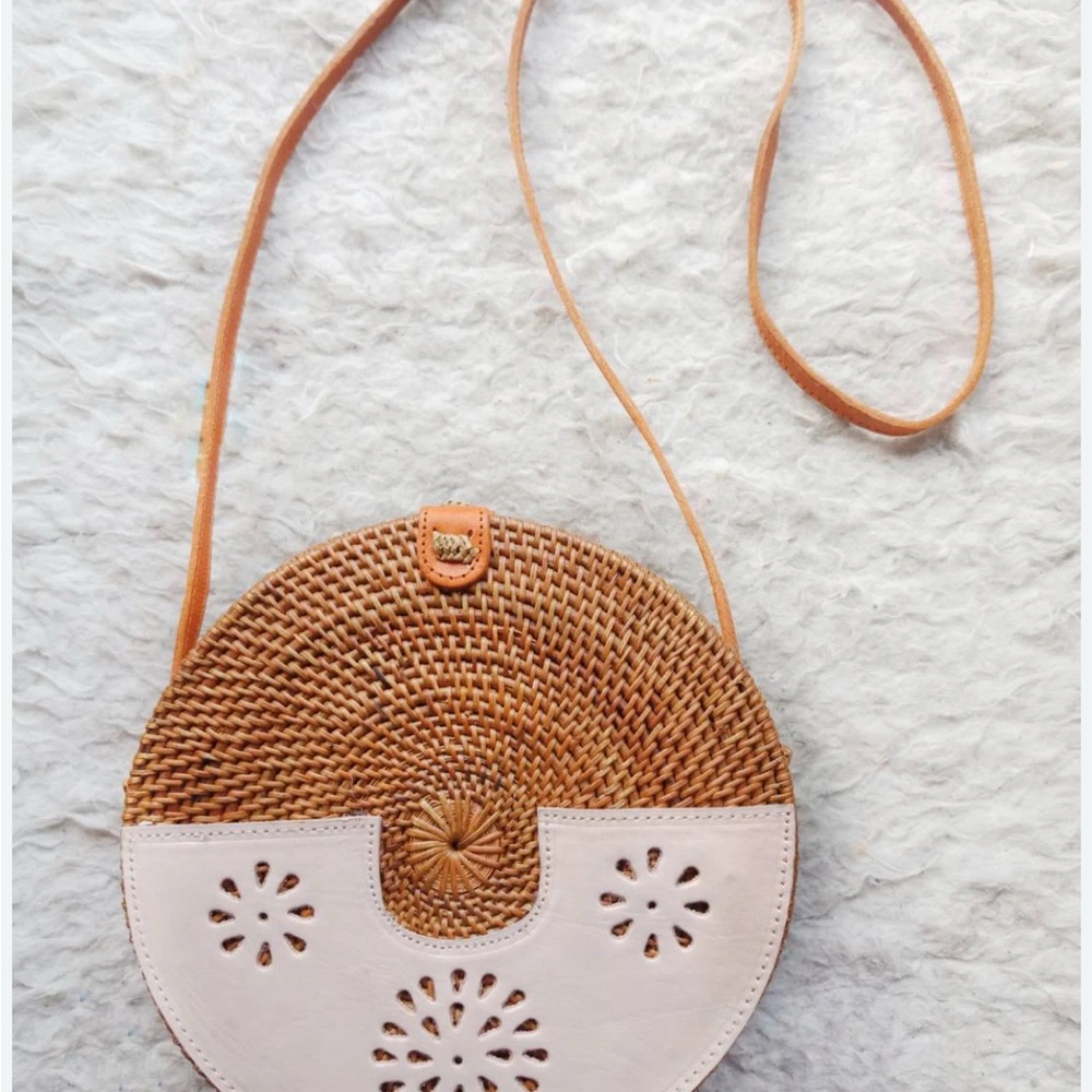 Elegant Tan and White Crossbody Bag